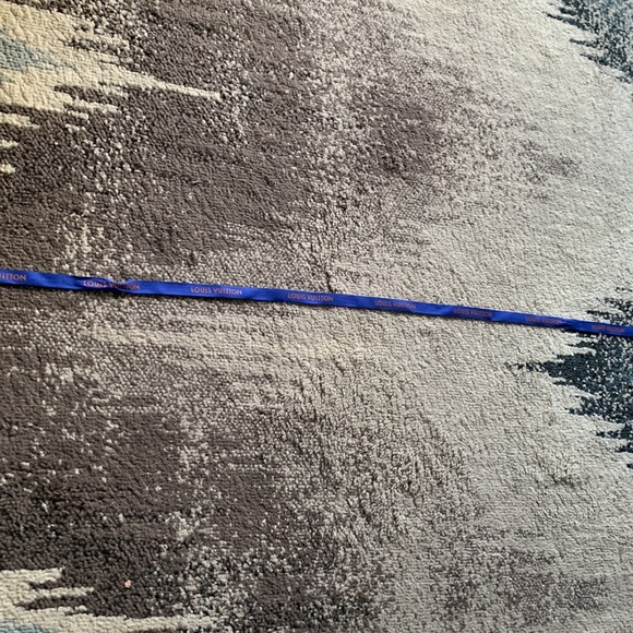 Louis Vuitton Ribbon - Picture 2 of 4